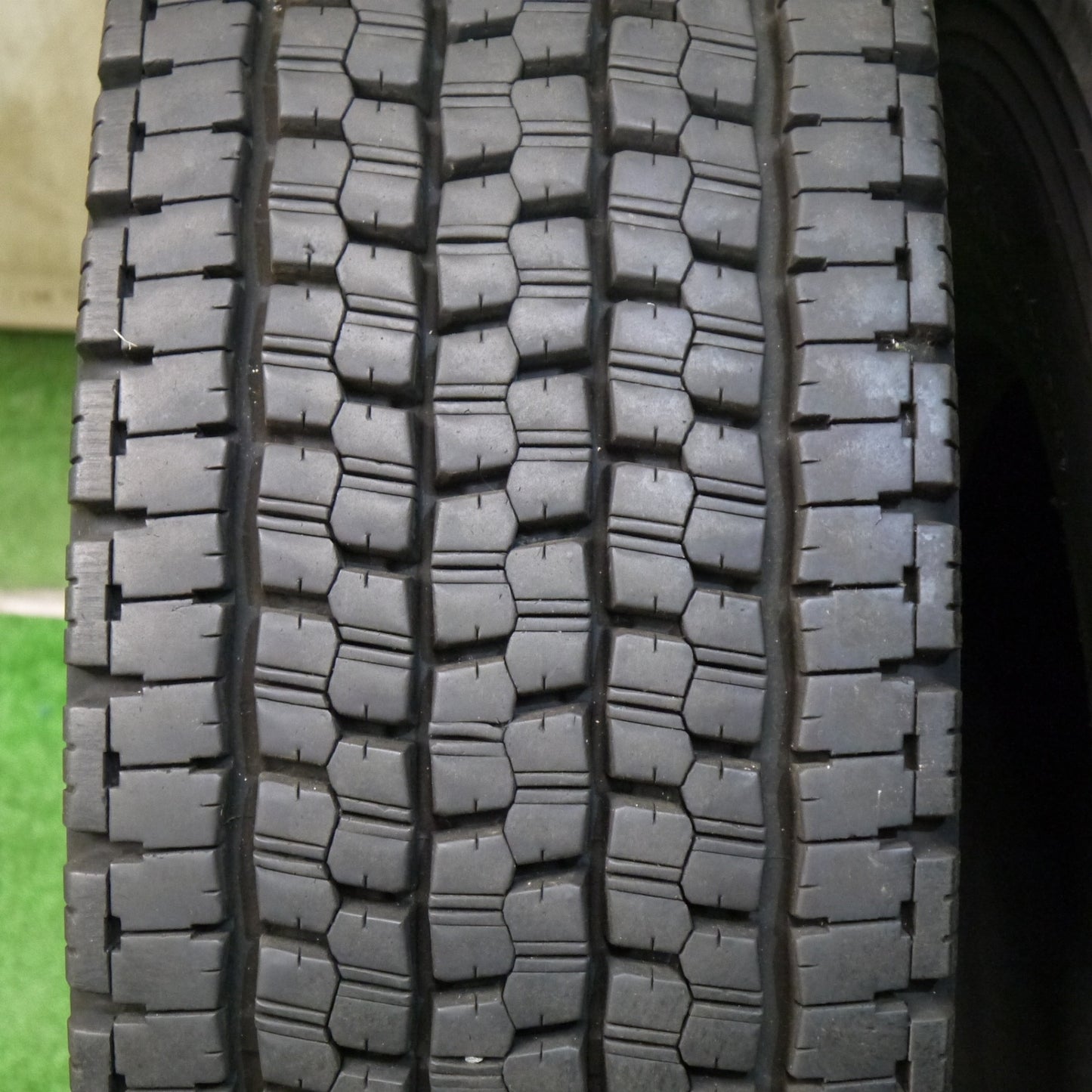 バリ溝！23年！9.5分！2本★トラック タイヤ 245/70R19.5 136/134J スタッドレス ブリヂストン W999 19.5インチ★5060706KKスタ