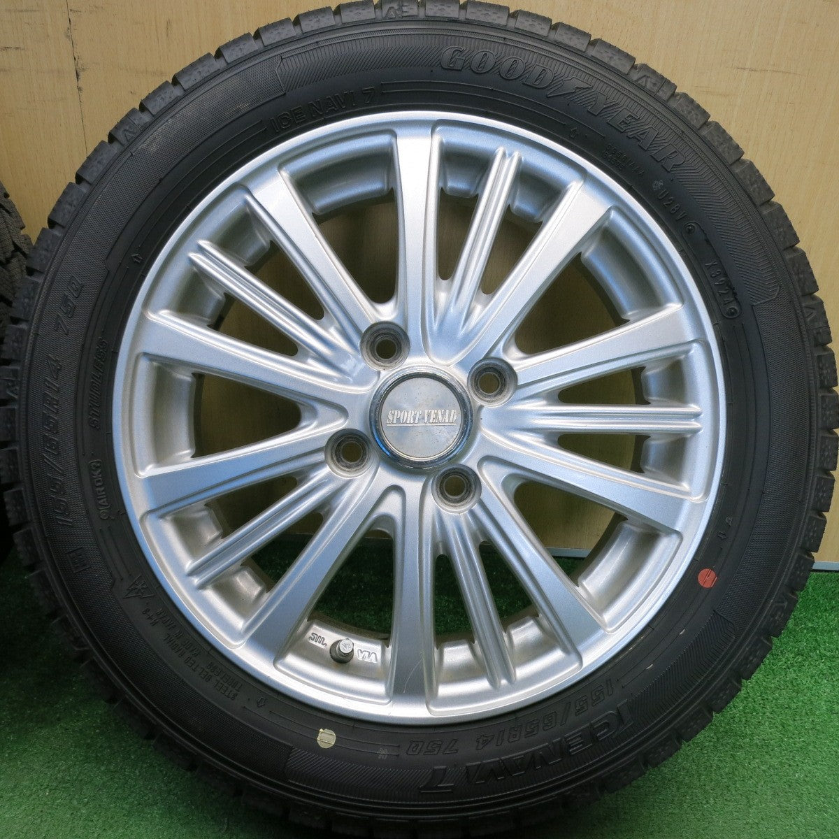 バリ溝！24年！9.5分以上★スタッドレス 155/65R14 グッドイヤー アイスナビ7 SPORT VENAD 社外 アルミ 14インチ PCD100/4H★6041902HAス