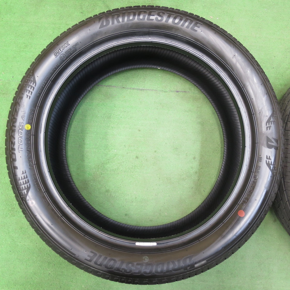 [送料無料] 新車外し！25年★205/50R17 ブリヂストン トランザ T005A タイヤ 17インチ ノート オーラ セレナ インプレッサ 等★5030612イノタ