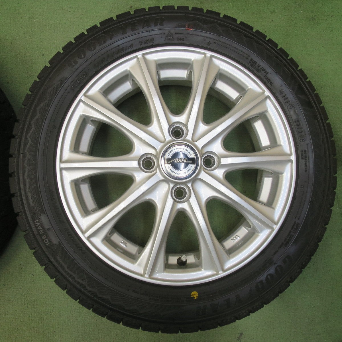 バリ溝！24年！8.5分◎スタッドレス 155/65R14 グッドイヤー アイスナビ8 AXEL アクセル 14インチ PCD100/4H◎6100902イス
