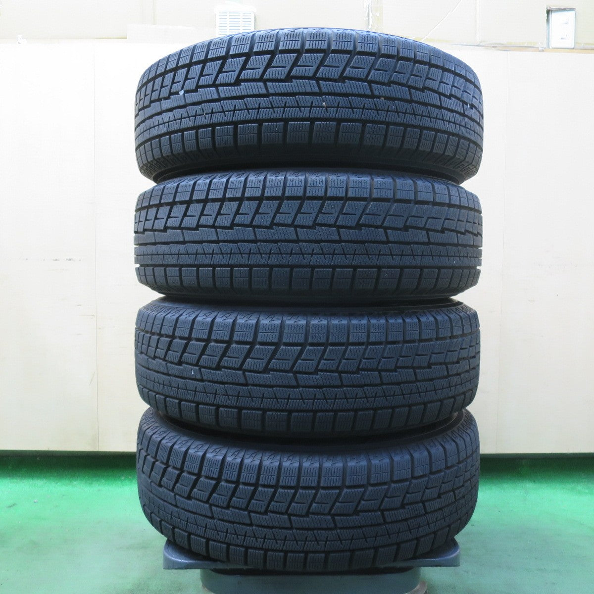 バリ溝！23年！キレイ！ほぼ10分★スタッドレス 185/70R14 ヨコハマ アイスガード iG60 LAYCEA レイシア 14インチ PCD100/4H★5103109イス