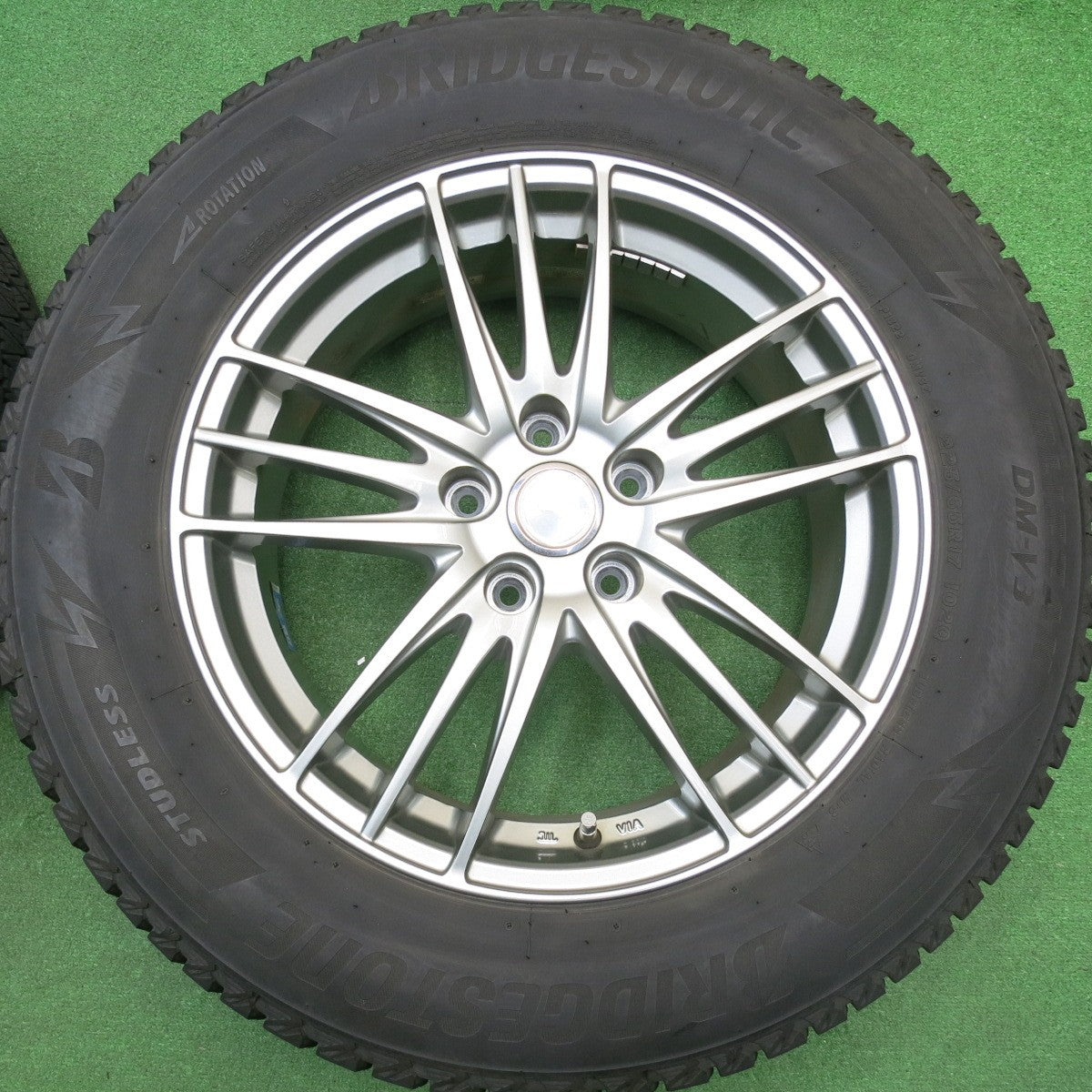 バリ溝！21年！キレイ！9分★スタッドレス 225/65R17 ブリヂストン ブリザック DM-V3 ECO FORME エコフォルム 17インチ PCD114.3/5H★5120405HAス