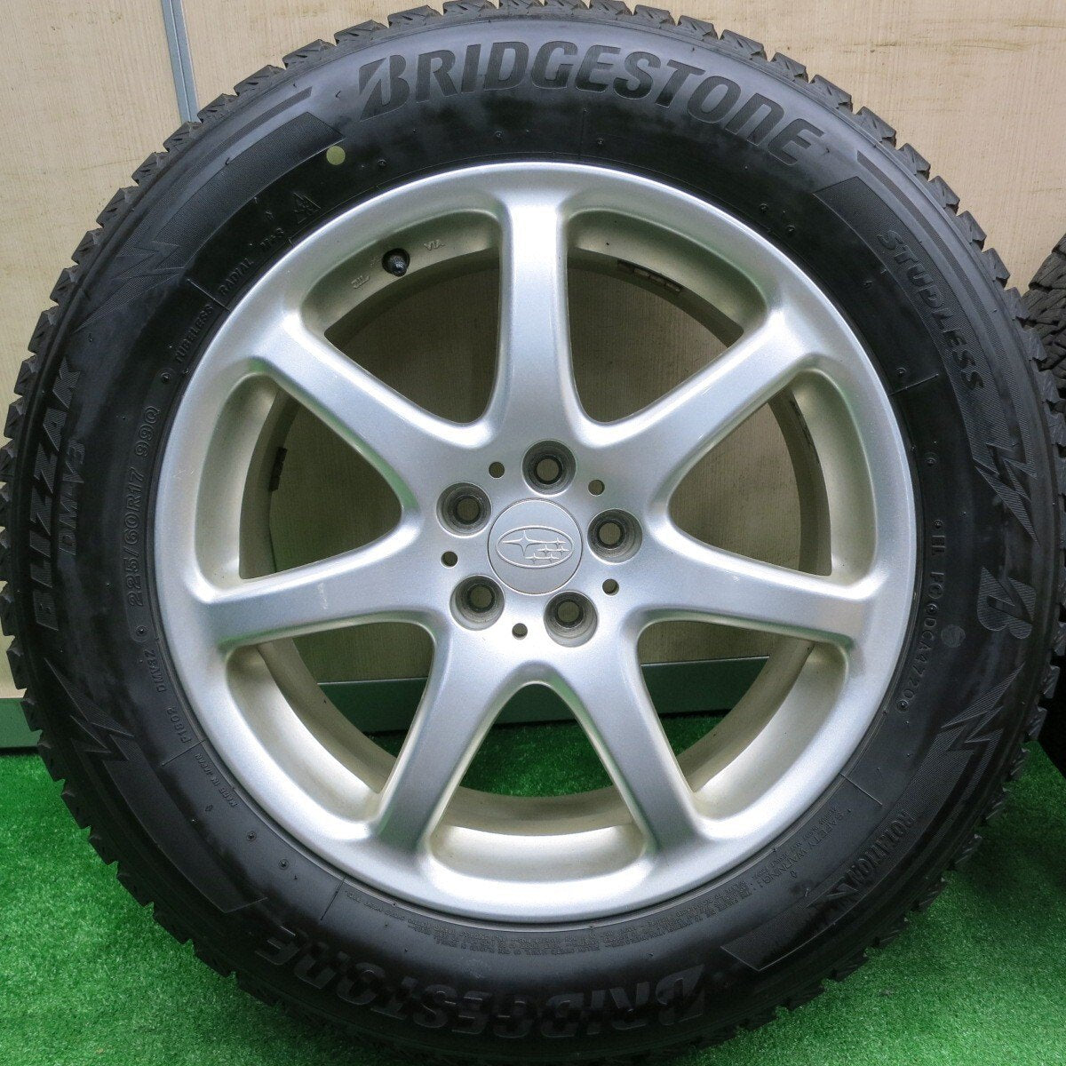 バリ溝！20年！8.5分★スバル フォレスター 等 純正 OP Kalink 225/60R17 スタッドレス ブリヂストン ブリザック DM-V3 PCD100/5H★4101002HAス