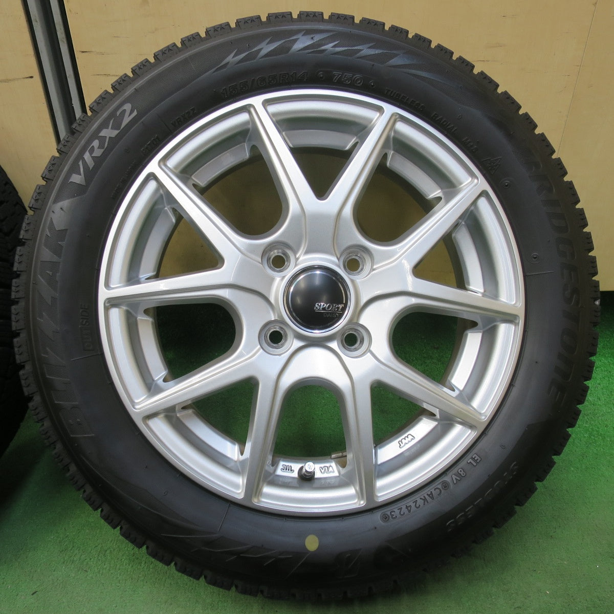 キレイ！23年★スタッドレス 155/65R14 ブリヂストン ブリザック VRX2 SPORT DAISY スポルト デイジー 14インチ PCD100/4H★5111104イス