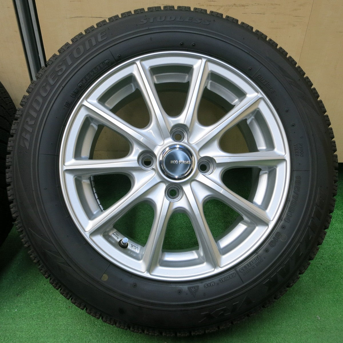 *送料無料* バリ溝！キレイ！9分★スタッドレス 165/70R14 ブリヂストン ブリザック VRX ECO FORME エコフォルム PCD100/4H★4042916イス