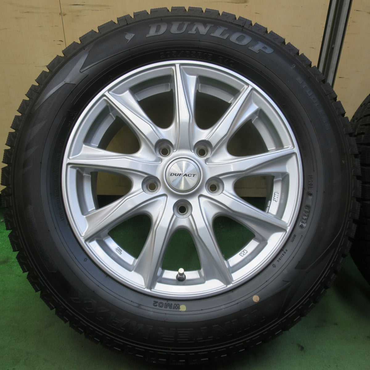 ほぼ未使用！24年！キレイ◎スタッドレス 205/65R15 ダンロップ ウインターマックス WM02 DUFACT デュファクト 15インチ PCD114.3/5H◎6072705イス
