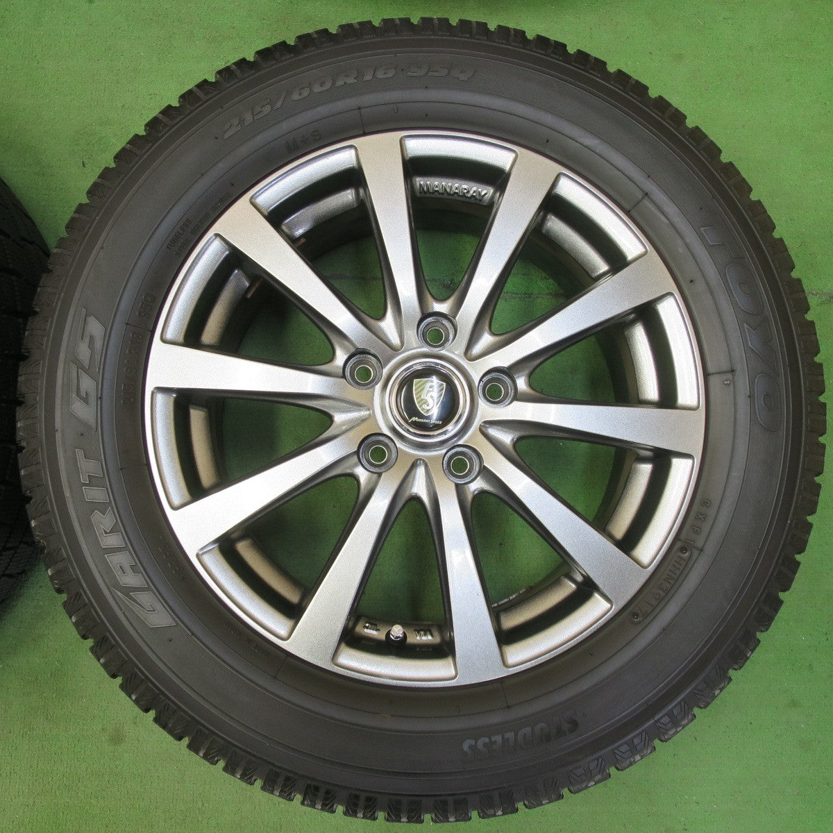 バリ溝！キレイ！9.5分以上★スタッドレス 215/60R16 トーヨー ガリット G5 MANARAY SPORT マナレイ スポーツ 16インチ PCD114.3/5H★5042303イス