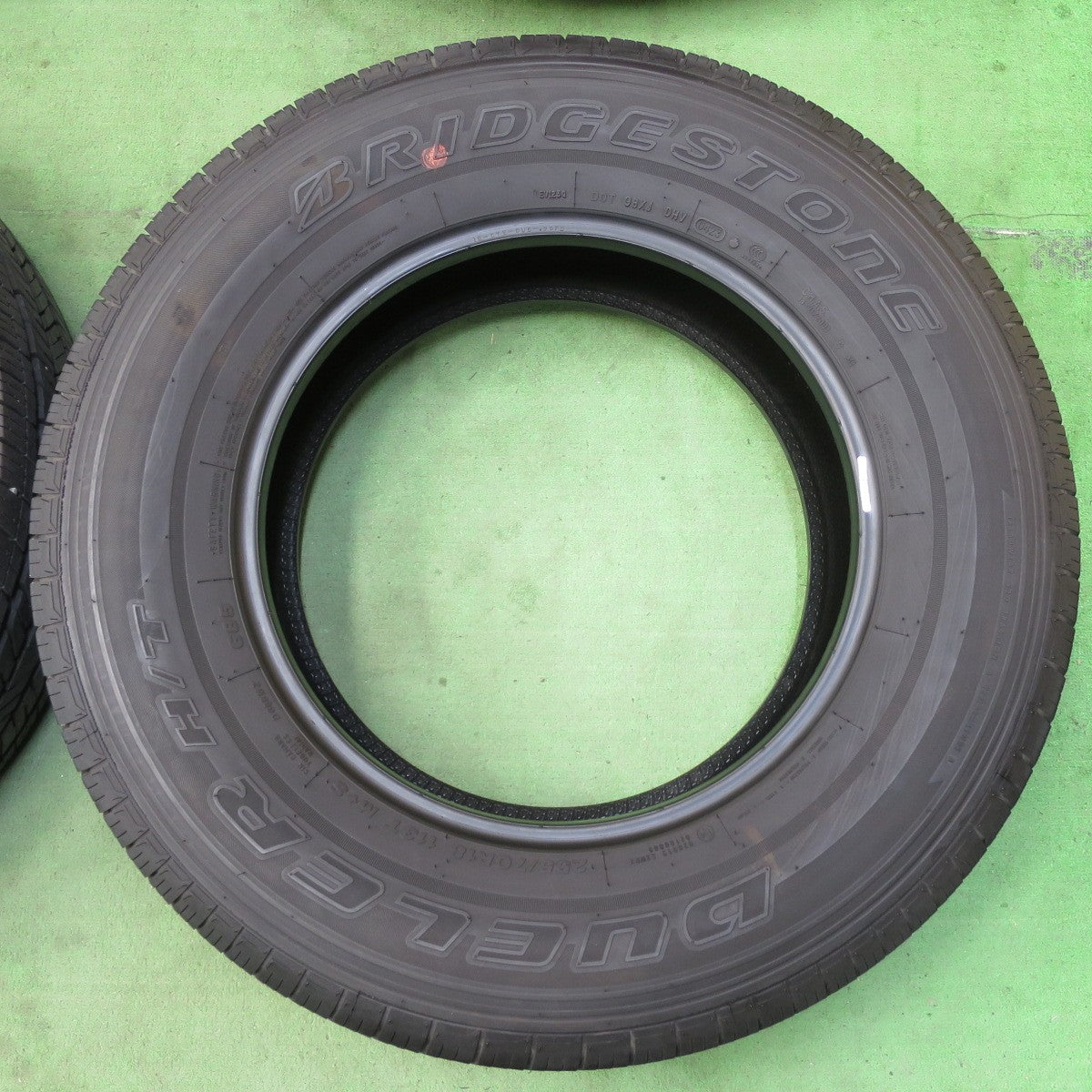バリ溝！23年！9.5分★255/70R18 ブリヂストン デューラー H/T 685 タイヤ 18インチ ジープ ラングラー 等★5051002イノタ