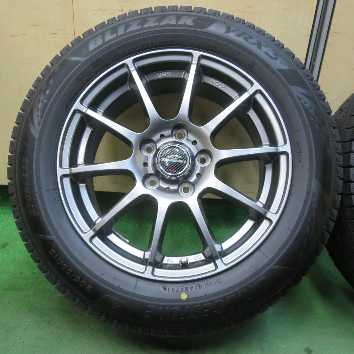 バリ溝！21年！キレイ！9分★スタッドレス 205/60R16 ブリヂストン ブリザック VRX3 SCHNEIDER MiD シュナイダー 16インチ PCD114.3/5H★5122903イス