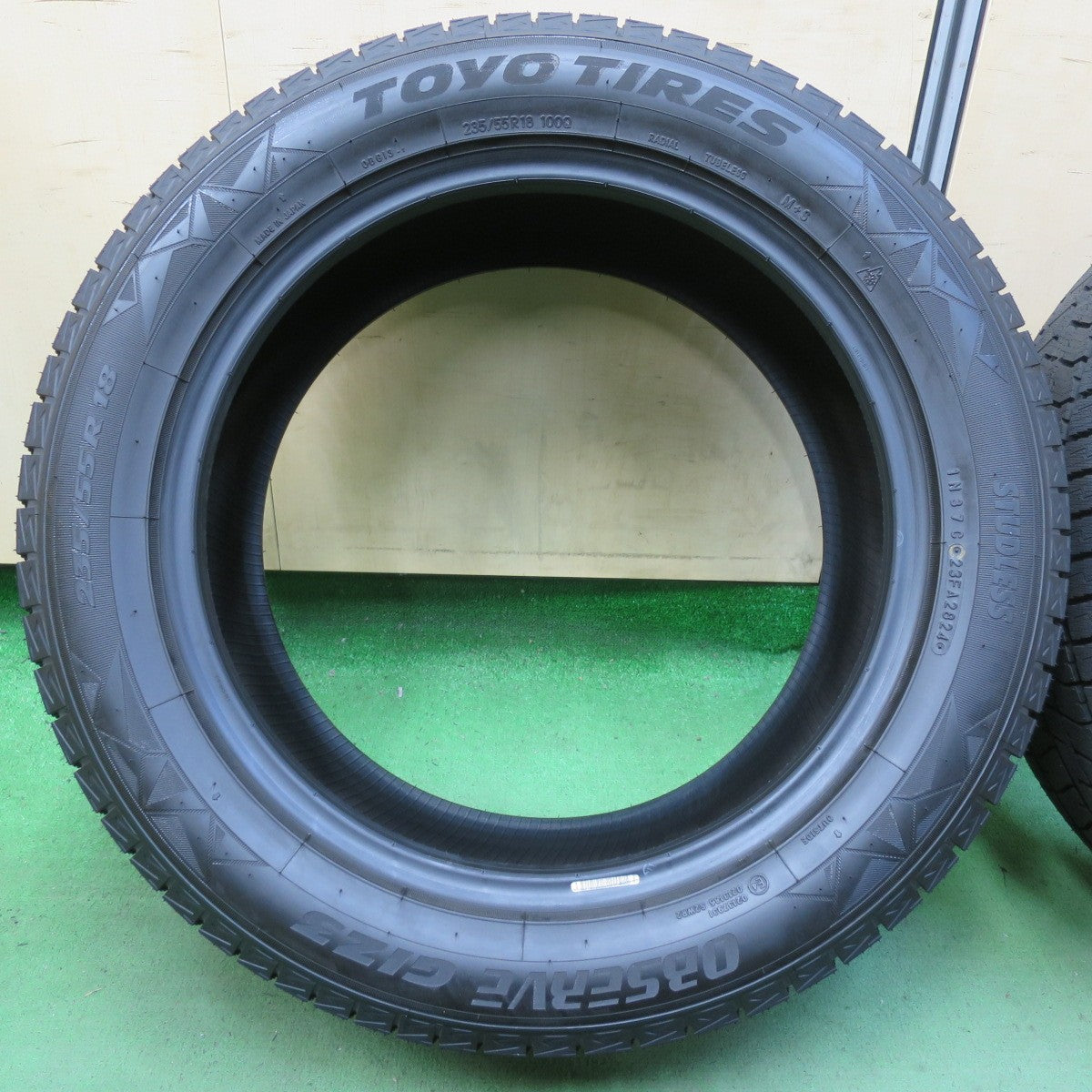 ほぼ未使用！24年★スタッドレス 235/55R18 トーヨー オブザーブ GIZ3 タイヤ 18インチ ハリアー ヴァンガード レクサス NX 等★5051711イスタ