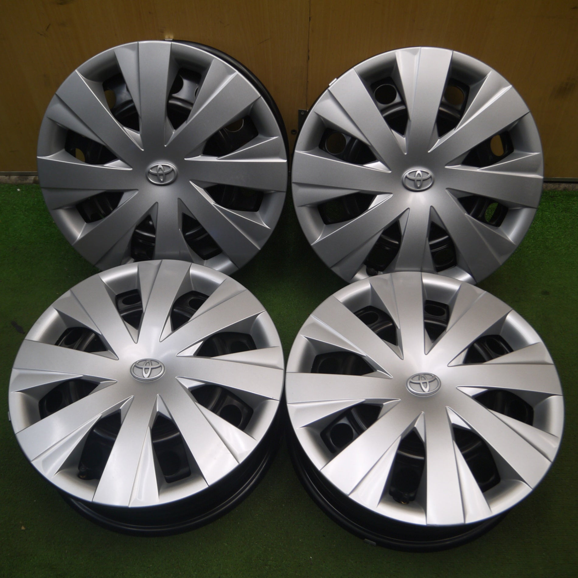 送料無料* キレイ☆トヨタ カローラフィールダー 純正 スチール