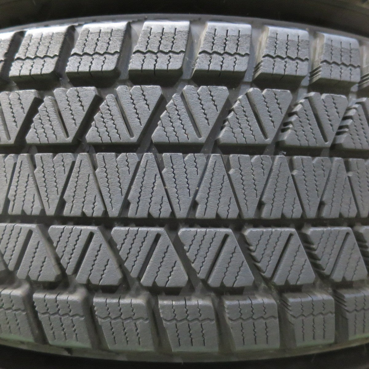 バリ溝！21年！キレイ！9.5分★スタッドレス 225/65R17 ブリヂストン ブリザック DM-V3 Verthandi ヴェルサンディ ヴェルザンディ 17インチ PCD114.3/5H★5110506イス