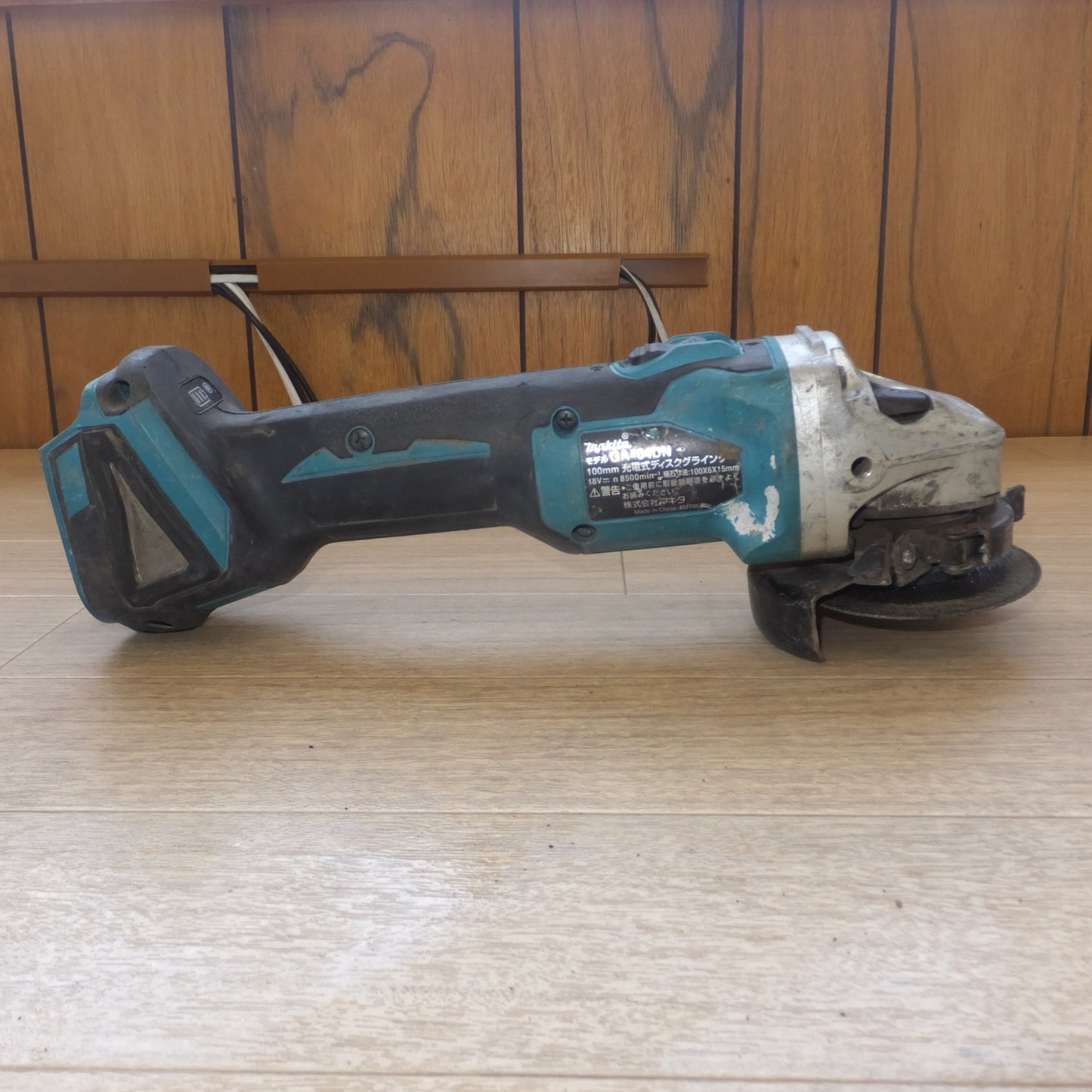 [送料無料] ★マキタ makita 100mm 充電式ディスクグラインダ GA404DN 18V 本体のみ★