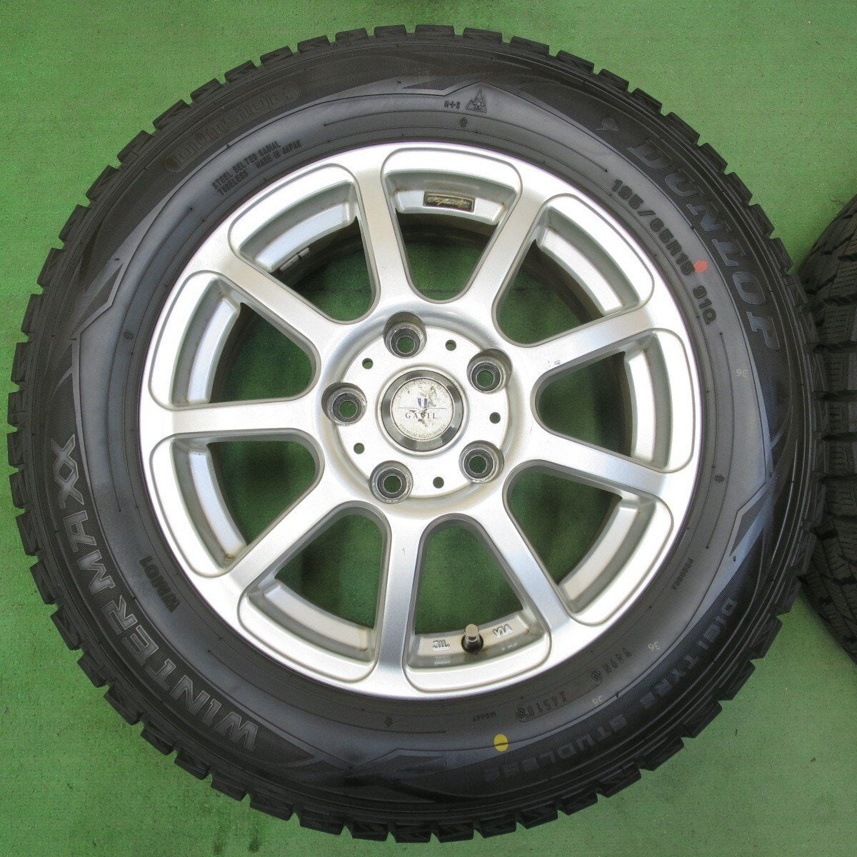 バリ溝！9.5分★スタッドレス 195/65R15 ダンロップ ウインターマックス WM01 GAVIL ガビアル 15インチ PCD114.3/5H★5032210イス