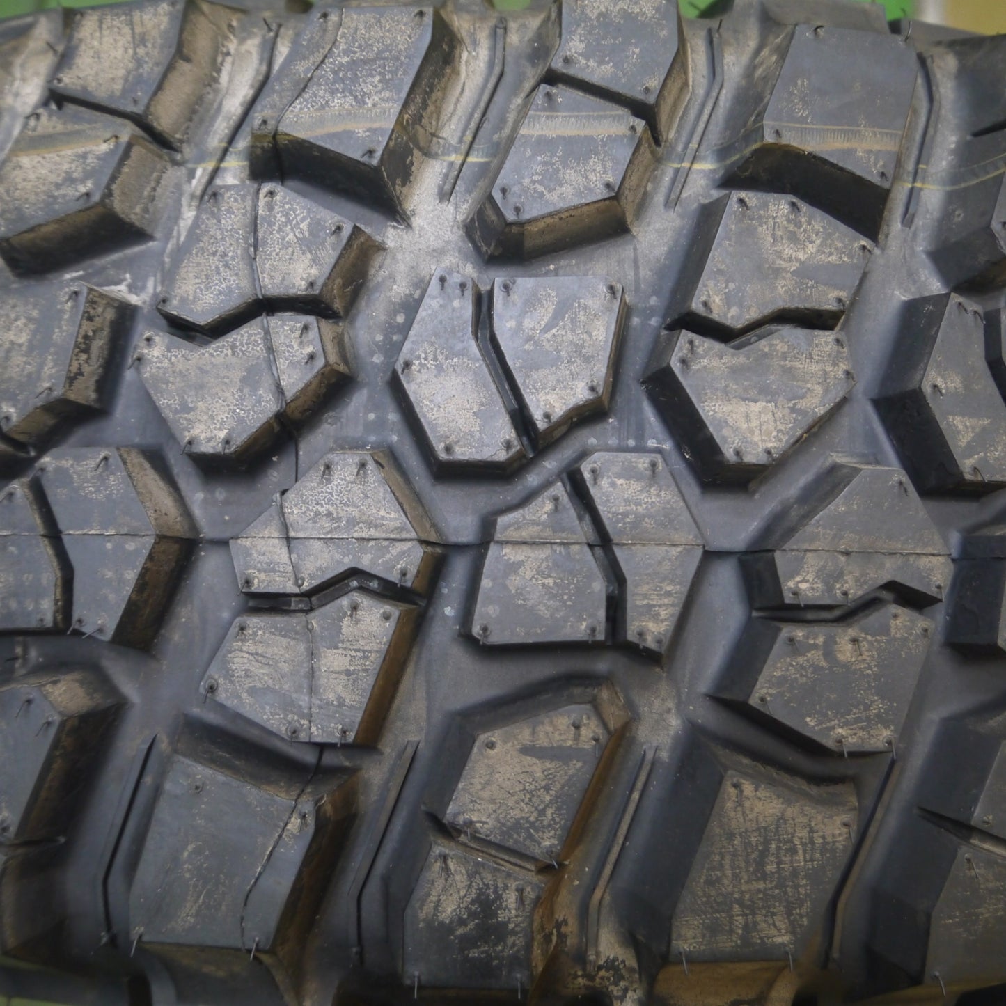*送料無料* 新車外し★ジープ ラングラーアンリミテッド ルビコン 純正 255/75R17 BFグッドリッチ Mud-Terrain T/A KM2 PCD127/5H★4031906Hノ