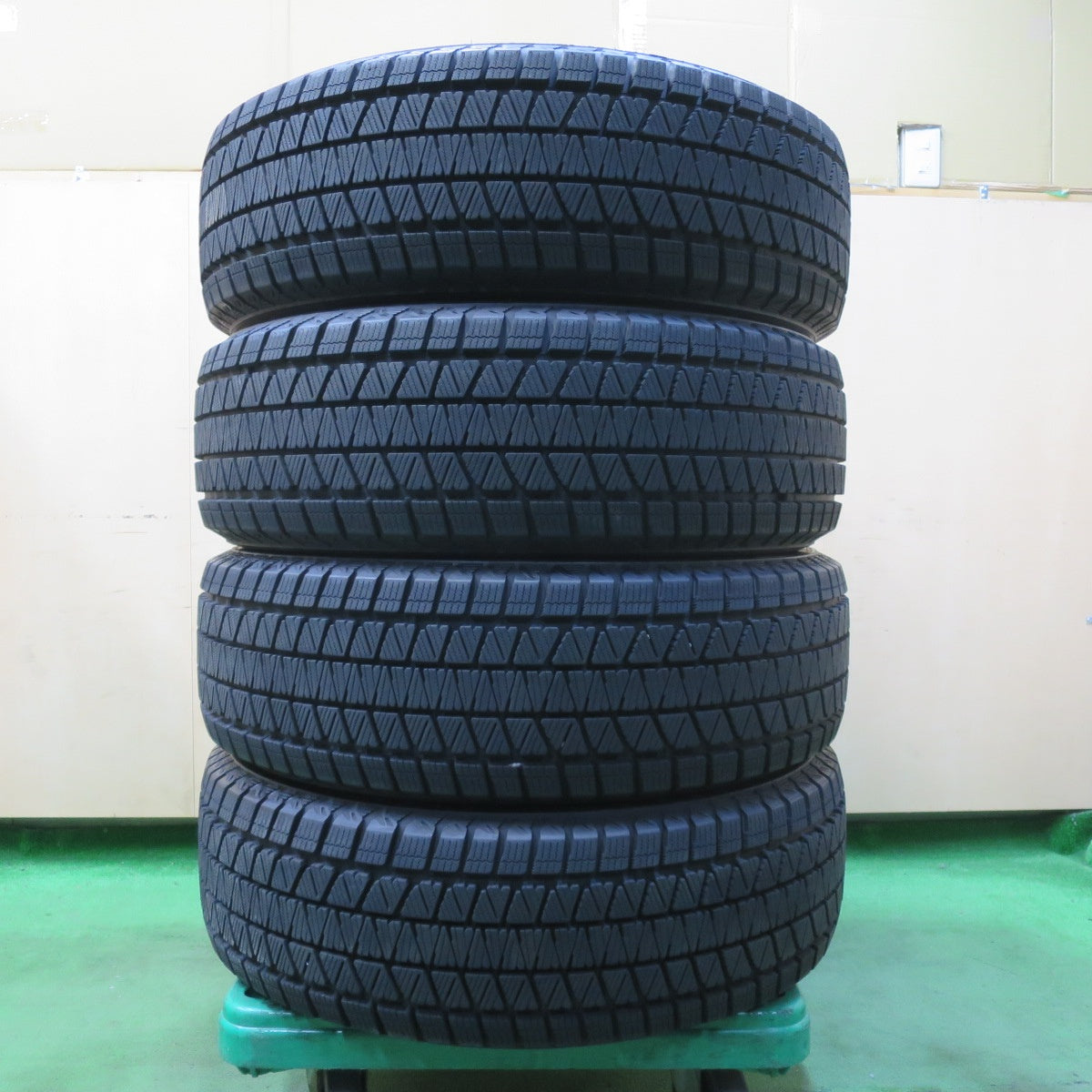[送料無料] バリ溝！9.5分★スタッドレス 235/65R18 ブリヂストン ブリザック DM-V3 タイヤ 18インチ レクサス RX ムラーノ 等★5032802イスタ
