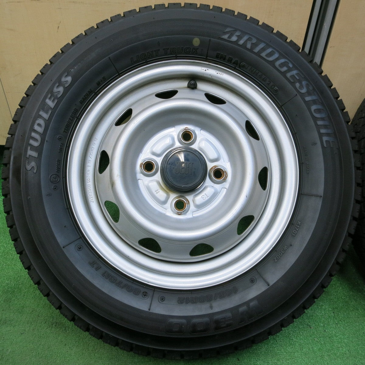 *送料無料* キレイ！20年★スタッドレス 145/80R12 ブリヂストン W300 ・JECT・ スチール ホイール 12インチ PCD100/4H★4042917イス