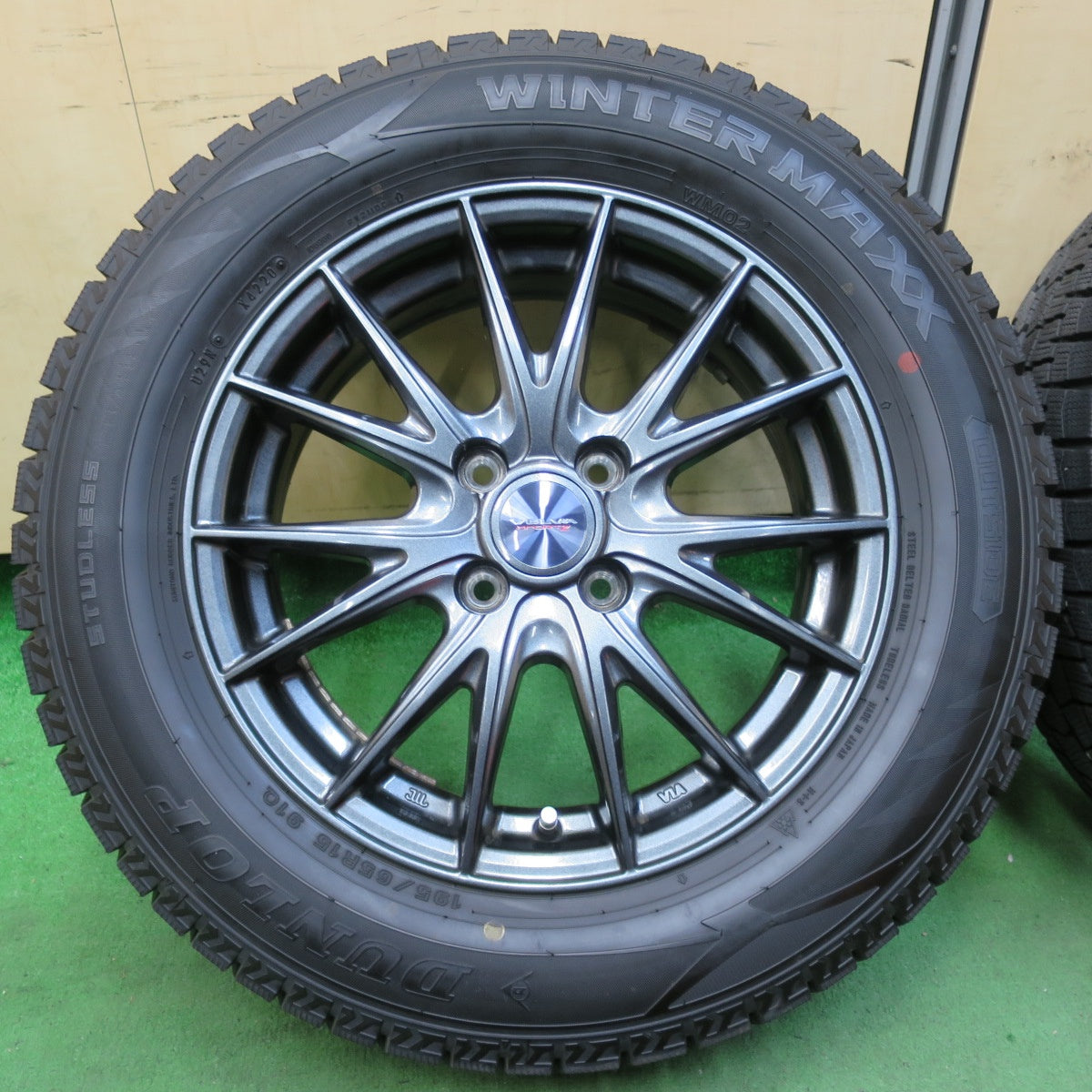 [送料無料] バリ溝！9.5分★スタッドレス 195/65R15 ダンロップ ウインターマックス WM02 VELVA SPORTZ ヴェルヴァ 15インチ PCD100/4H★5010807イス