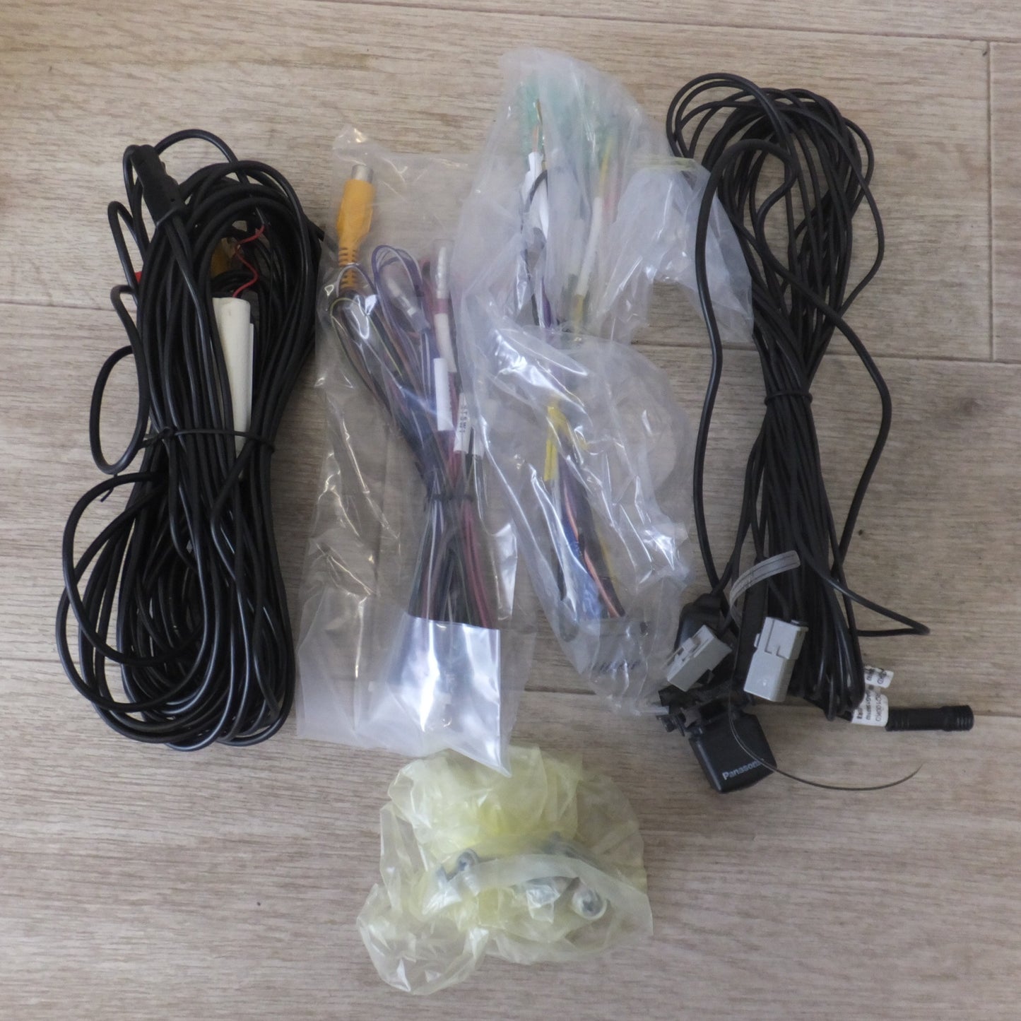 [送料無料] ★パナソニック Panasonic SSDカーナビステーション Strada CN-E320D[8]★