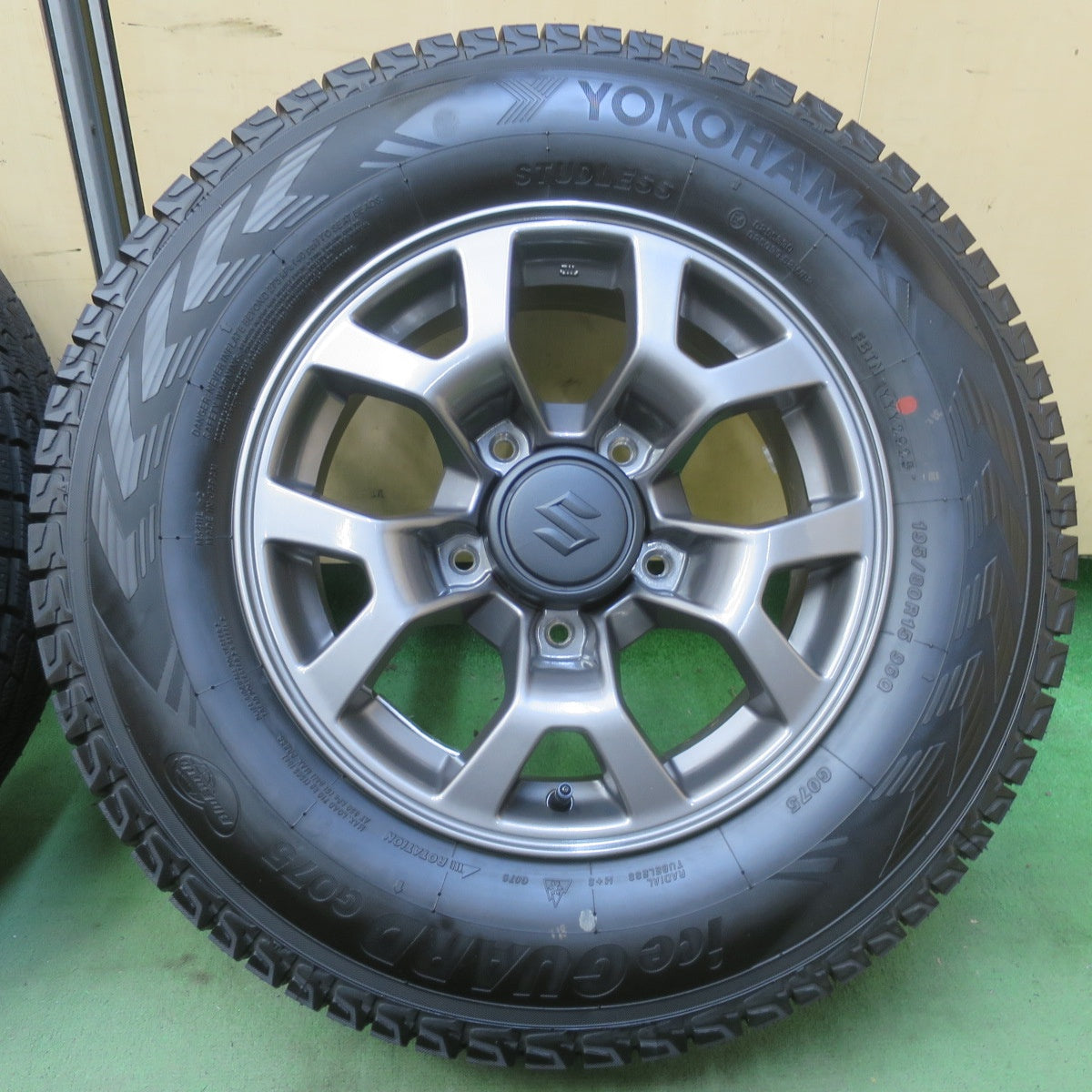 バリ溝！25年！キレイ！ほぼ10分◎スズキ JB74W ジムニー シエラ 純正 195/80R15 スタッドレス ヨコハマ アイスガード G075 15インチ PCD139.7/5H◎6090401イス