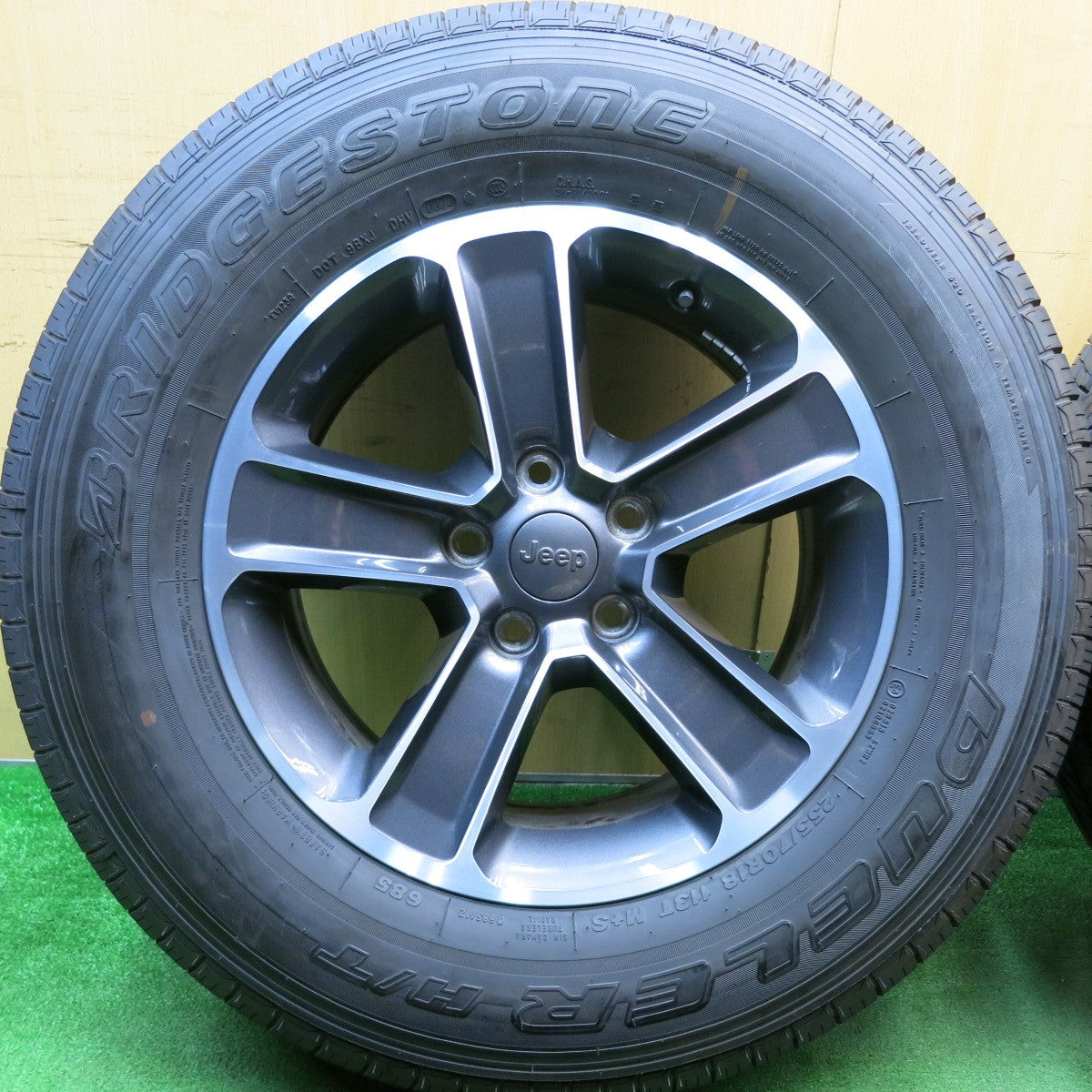 バリ溝！23年！キレイ！ほぼ10分★ジープ ラングラー アンリミテッド サハラ 純正 255/70R18 ブリヂストン デューラー H/T 685 18インチ PCD127/5H★5051101HAノ