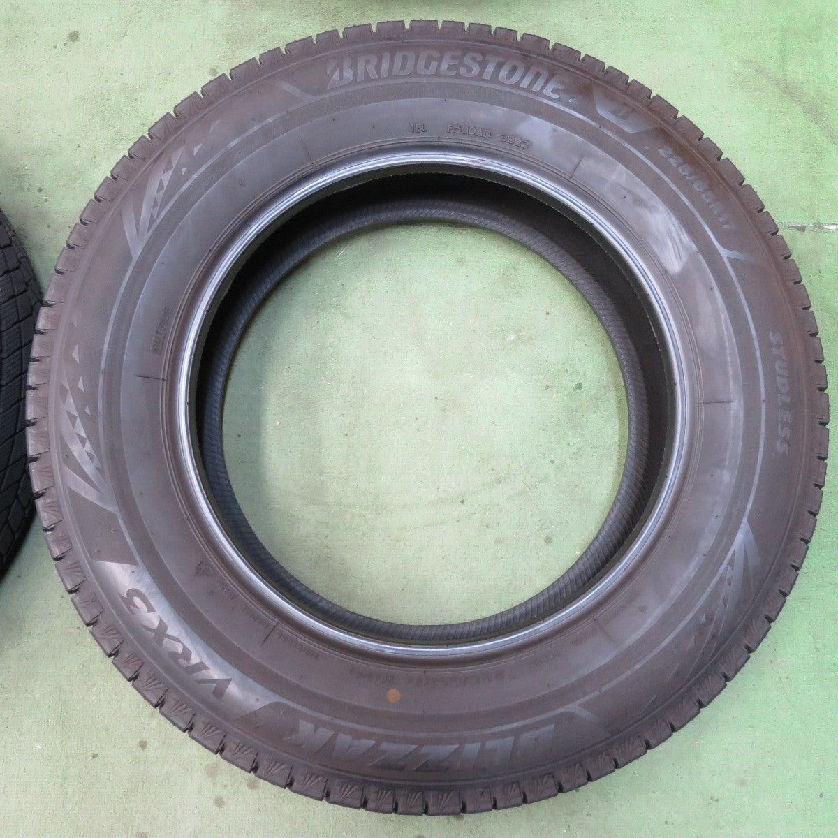 バリ溝！22年！9.5分★スタッドレス 225/65R17 ブリヂストン ブリザック VRX3 タイヤ 17インチ RAV4 ハリアー CX-5 CX-8 エクストレイル 等★6011503イスタ