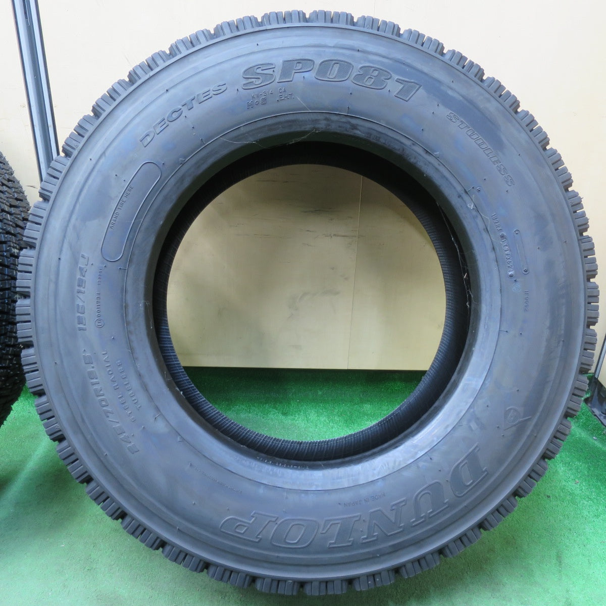 [送料無料] 未使用！24年★トラック タイヤ 245/70R19.5 136/134J スタッドレス ダンロップ デクテス SP081 DECTES 19.5インチ★5012701イスタ