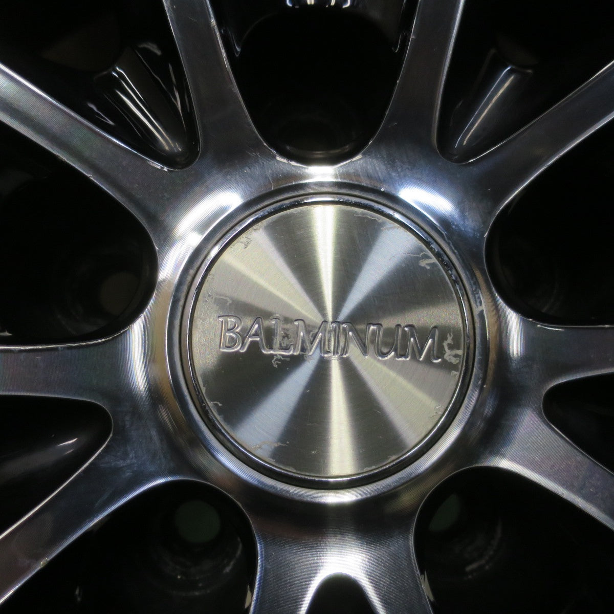 バリ溝！23年！キレイ！9.5分以上◎スタッドレス 225/60R17 ブリヂストン ブリザック VRX2 BALMINUM バルミナ 17インチ PCD114.3/5H◎6061205イス