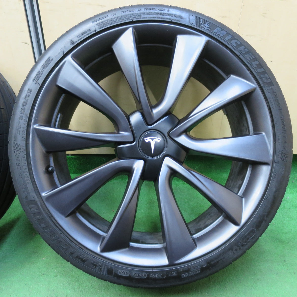 [送料無料] キレイ！20年★テスラ モデル3 純正 235/35R20 ミシュラン パイロットスポーツ4 S 20インチ PCD114.3/5H★4111601イノ