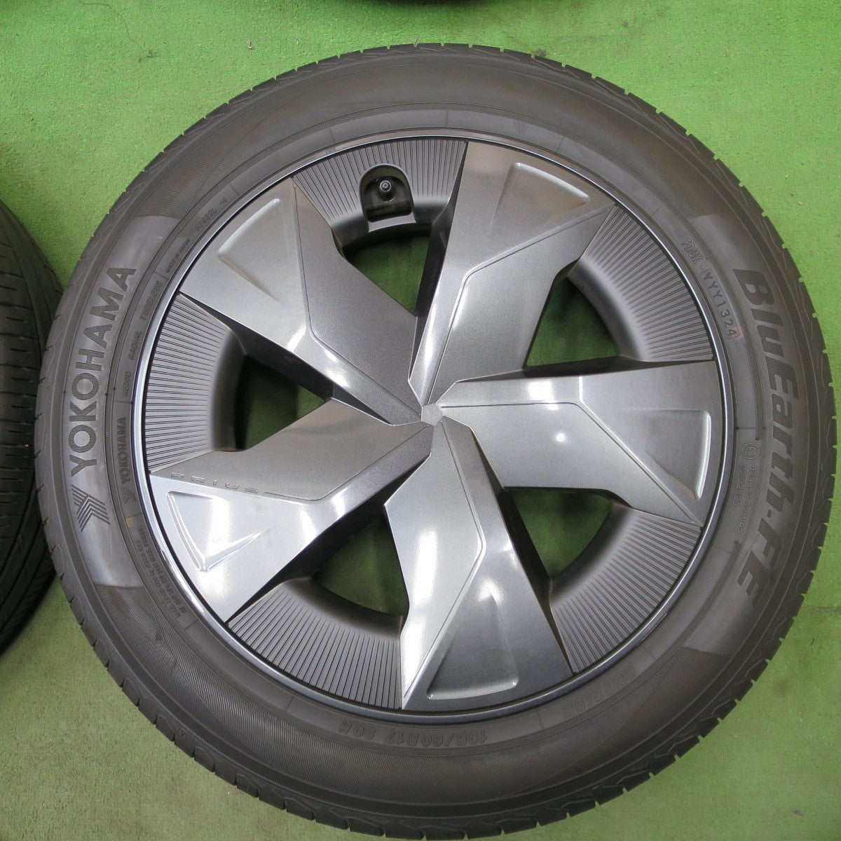 バリ溝！24年！キレイ！9分◎トヨタ 60系 プリウス Uグレード 純正 195/60R17 ヨコハマ BluEarth-FE AE30D ブルーアース 17インチ PCD114.3/5H◎6082104NGノ