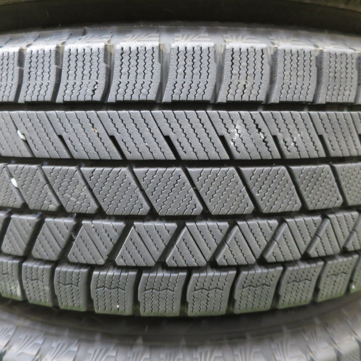 バリ溝！23年！キレイ！9.5分◎シエンタ 等 185/65R15 スタッドレス ブリヂストン ブリザック VRX3 BALMINUM AR12 バルミナ 15インチ PCD100/5H◎6101602NGス