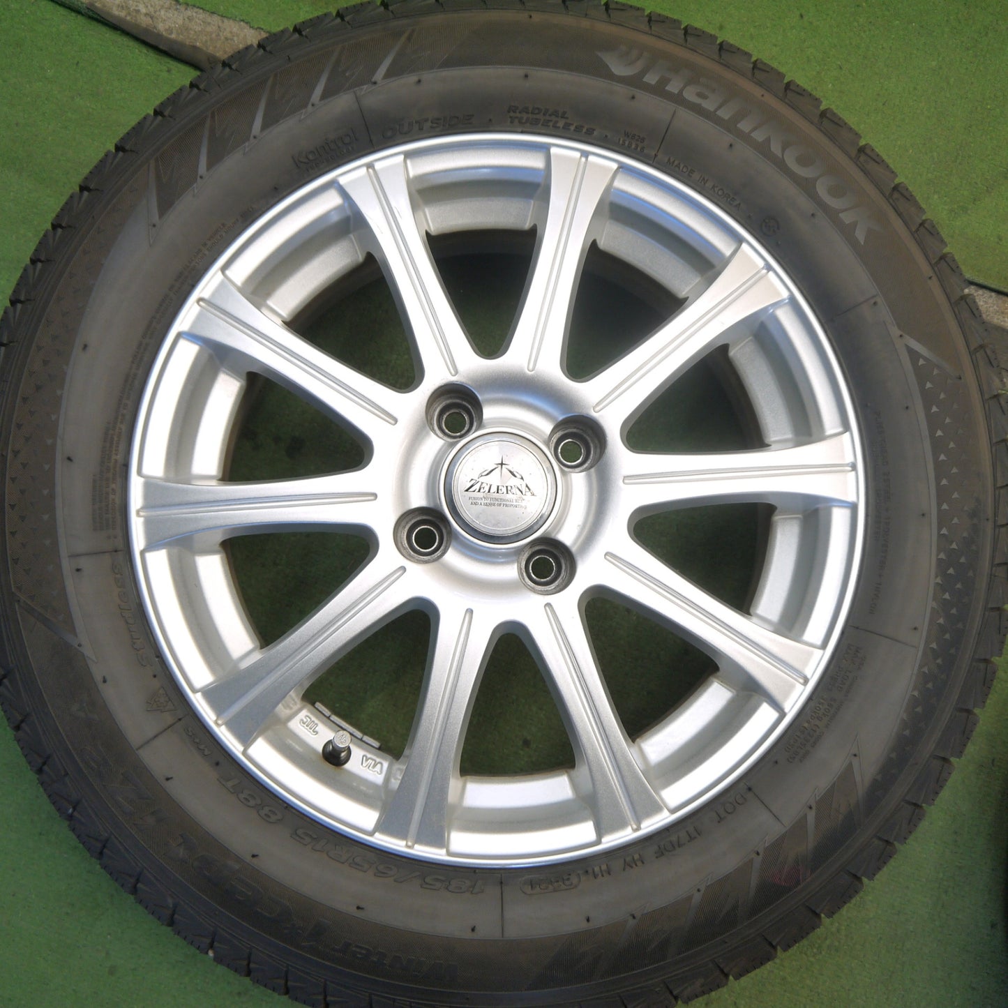 バリ溝！キレイ！ほぼ10分◎スタッドレス 185/65R15 ハンコック ウインター アイセプト IZ2A ZELERNA ゼラーナ 15インチ PCD100/4H◎6081704Hス