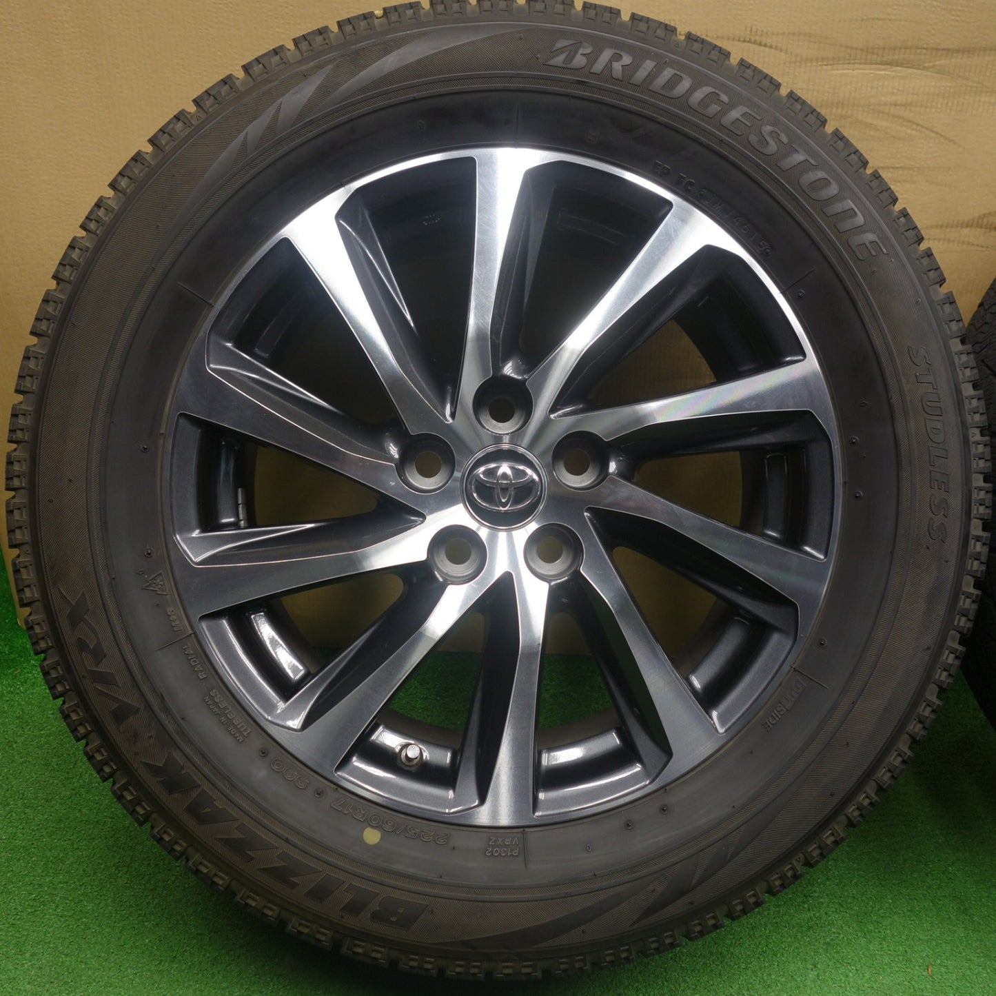 バリ溝！キレイ！8.5分★トヨタ 30系 アルファード ヴェルファイア 純正 225/60R17 スタッドレス ブリヂストン ブリザック VRX 17インチ PCD114.3/5H★6050102KTス
