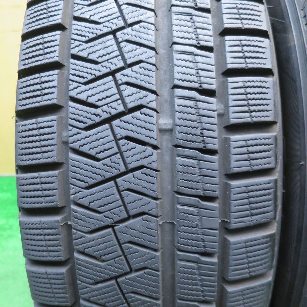 バリ溝！キレイ！8.5分★スタッドレス 225/65R17 ピレリ アイスアシンメトリコ プラス G.speed Gスピード 17インチ PCD114.3/5H★5121801NJス