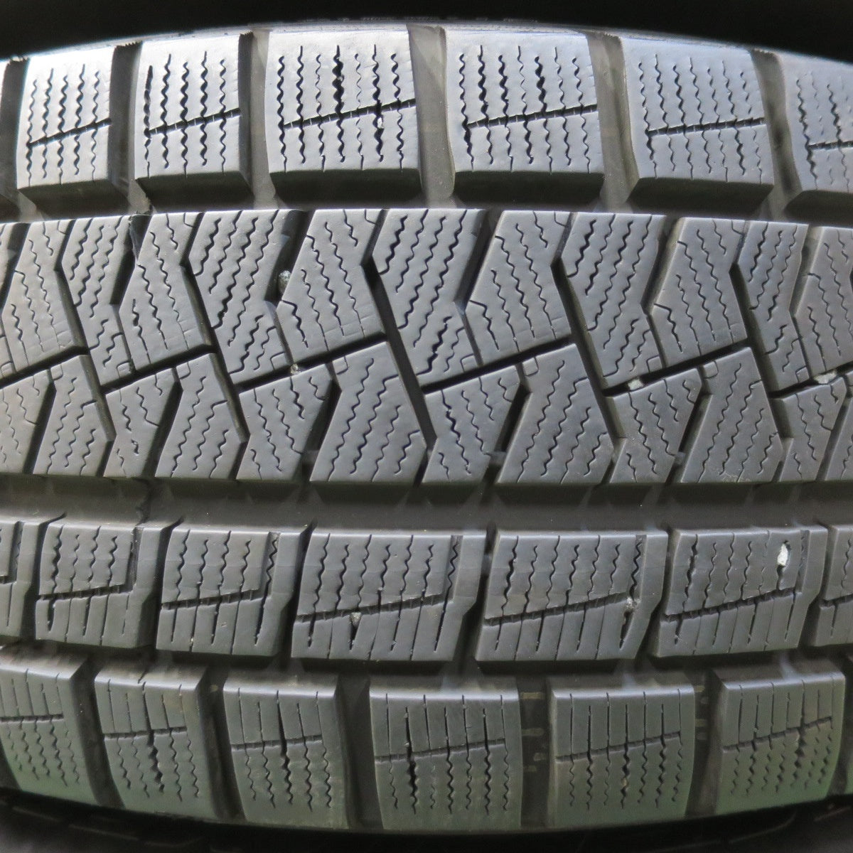 バリ溝！21年！9分★アウディ A4 等 MAK STADT 205/60R16 スタッドレス ピレリ アイスアシンメトリコ プラス シュタッド 16インチ PCD112/5H★5112205イス