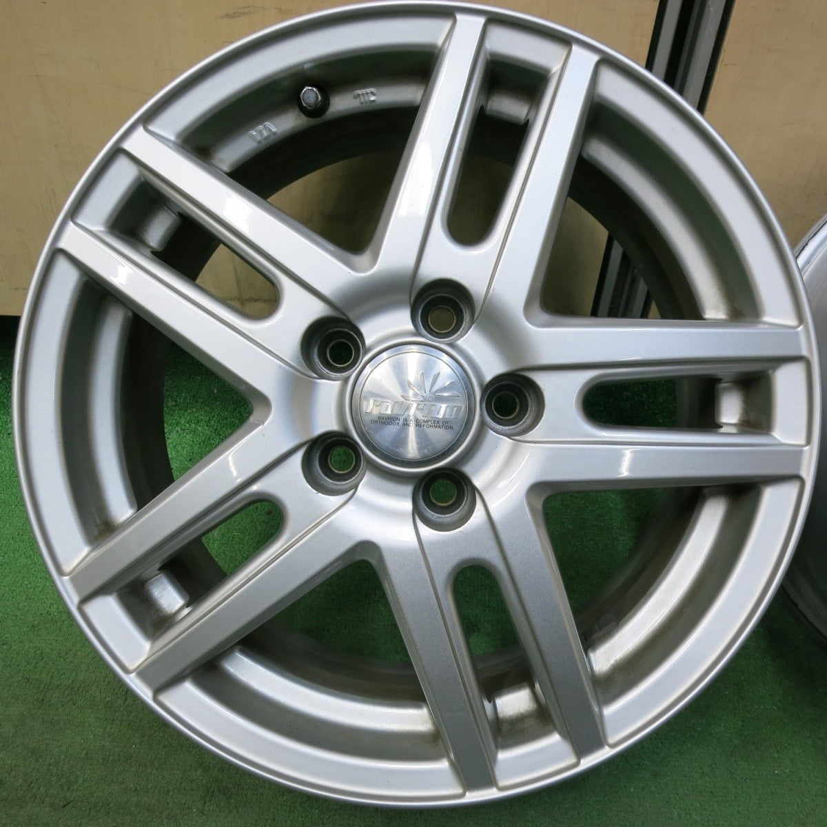 4本価格★プリウス 等 ravrion weds ラブリオン ウェッズ 15インチ ホイール 15×6J PCD100/5H★5031411SYホ