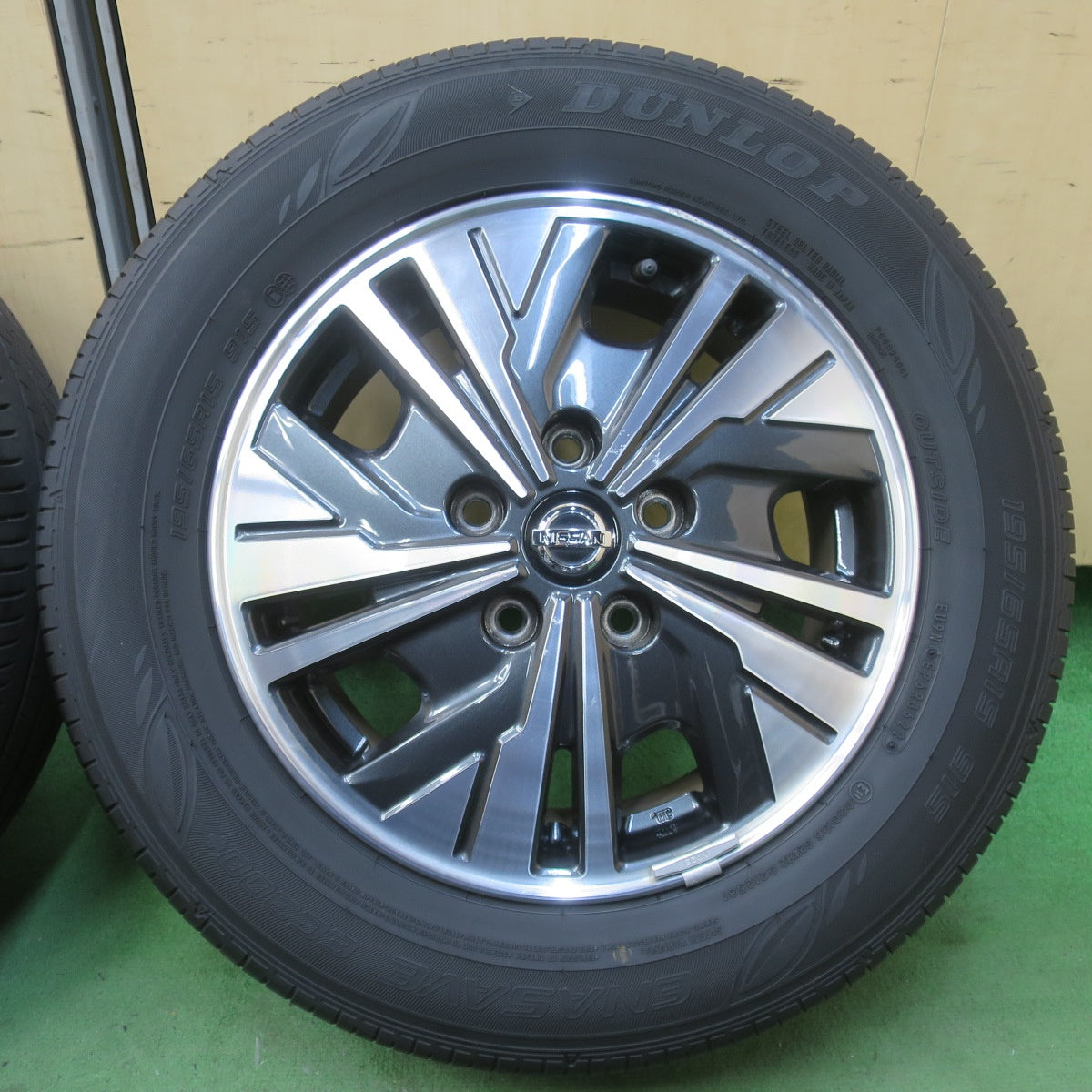 キレイ！22年★日産 C27 セレナ e-POWER 純正 195/65R15 ダンロップ エナセーブ EC300+ 15インチ PCD114.3/5H★6022806イノ