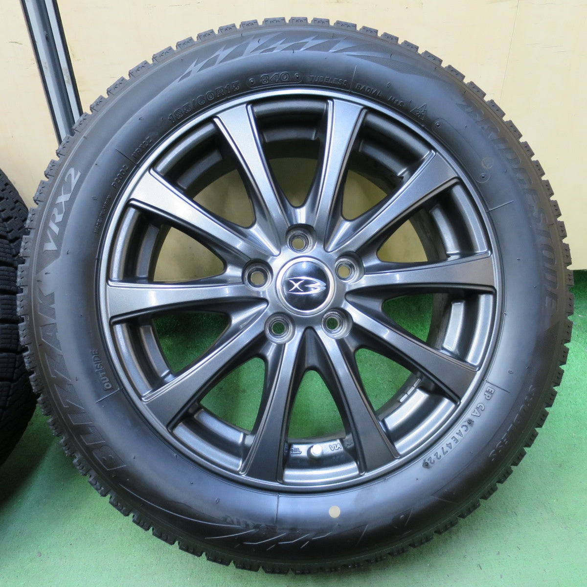 バリ溝！22年！キレイ！ほぼ10分★シエンタ 等 185/60R15 スタッドレス ブリヂストン ブリザック VRX2 Exsteer エクスター 15インチ PCD100/5H★5082905イス