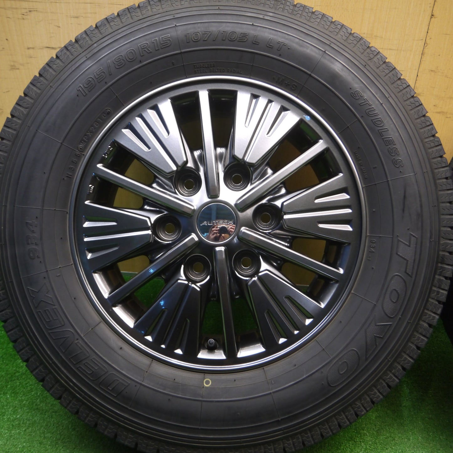 [送料無料] バリ溝！キレイ！9.5分★日産 キャラバン ライダー 純正 AUTECH 195/80R15 スタッドレス トーヨー デルベックス 934 オーテック 15インチ PCD139.7/6H★5011711Hス