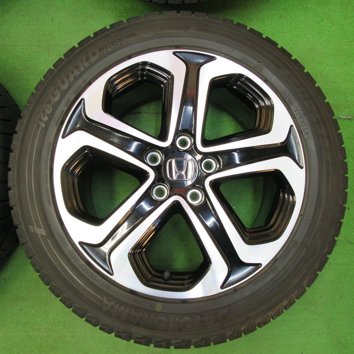 *送料無料* バリ溝！キレイ！8.5分★ホンダ ヴェゼル 純正 215/55R17 スタッドレス ヨコハマ アイスガード iG50 17インチ PCD114.3/5H★4060508イス