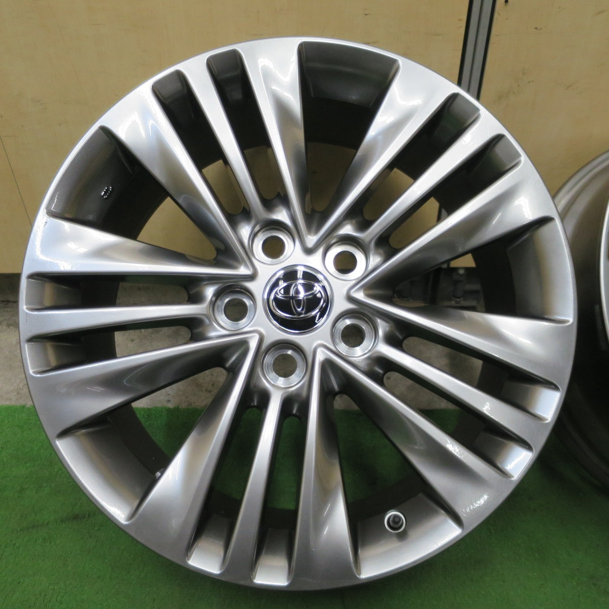 新車外し★トヨタ 40系 アルファード Zグレード 純正 ホイール 18インチ 18×7J PCD120/5H★6060202NGホ