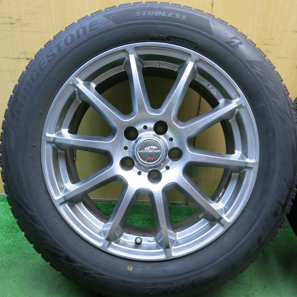 バリ溝！22年！8.5分★スタッドレス 215/60R17 ブリヂストン ブリザック VRX2 SCHNEIDER シュナイダー 17インチ PCD114.3/5H★5081411HAス