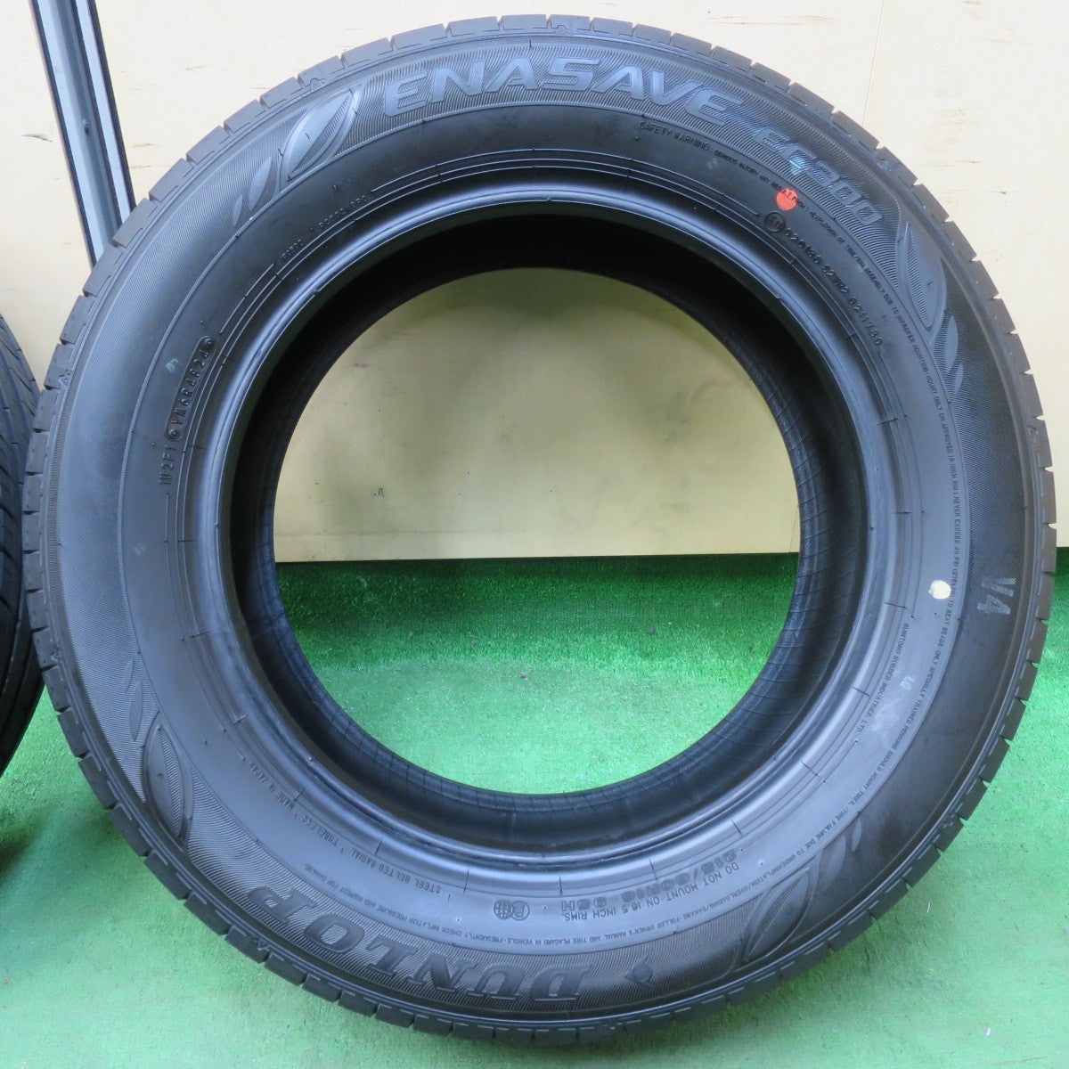 [送料無料] 新車外し！24年★215/60R16 ダンロップ エナセーブ EC300 タイヤ 16インチ アルファード エスティマ オデッセイ ヴェゼル 等★5030611イノタ