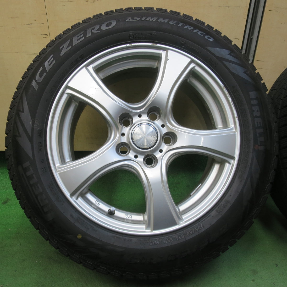 バリ溝！22年！9分★スタッドレス 205/60R16 ピレリ アイスゼロ アシンメトリコ VIOLENTO ヴィオレント 16インチ PCD114.3/5H★6021406イス