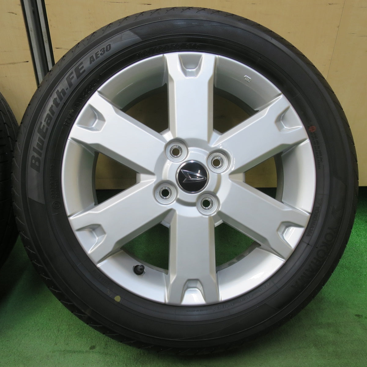 バリ溝！24年！美品！ほぼ10分★ダイハツ タフト 純正 165/65R15 ヨコハマ BluEarth-FE AE30 15インチ PCD100/4H★5111801イノ