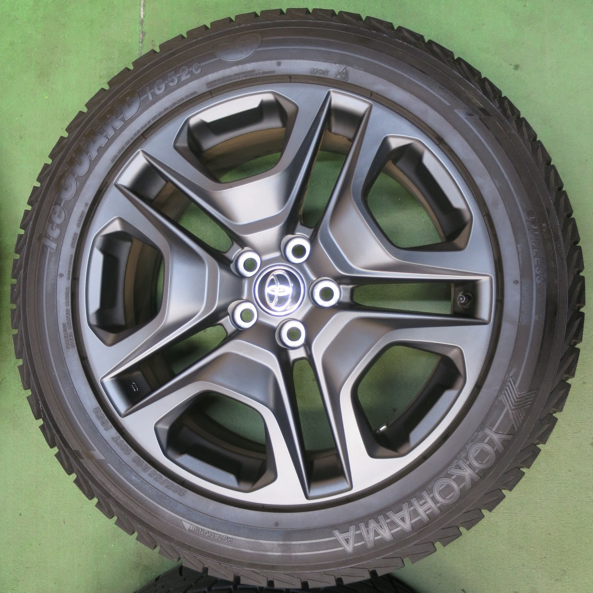 バリ溝！23年！キレイ！ほぼ10分★トヨタ RAV4 純正 235/55R19 スタッドレス ヨコハマ アイスガード iG52C 19インチ PCD114.3/5H★5112101イス