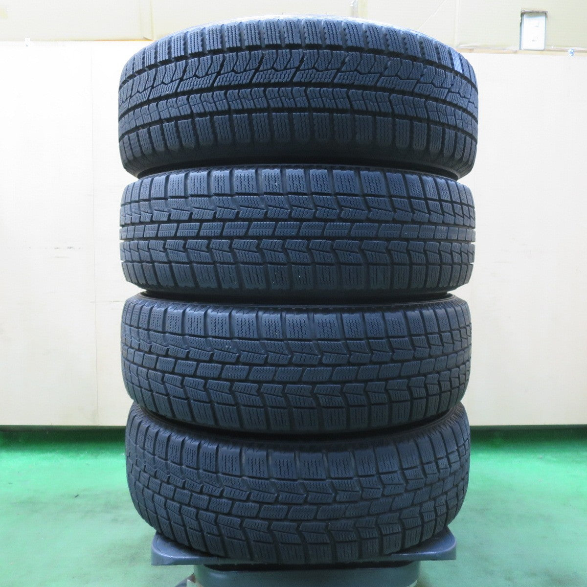 [送料無料] バリ溝！23年！9分★スタッドレス 185/65R15 トーヨー オブザーブ GIZ2 オートバックス ノーストレック N3i LEBEN レーベン 15インチ PCD100/4H★5031709イス