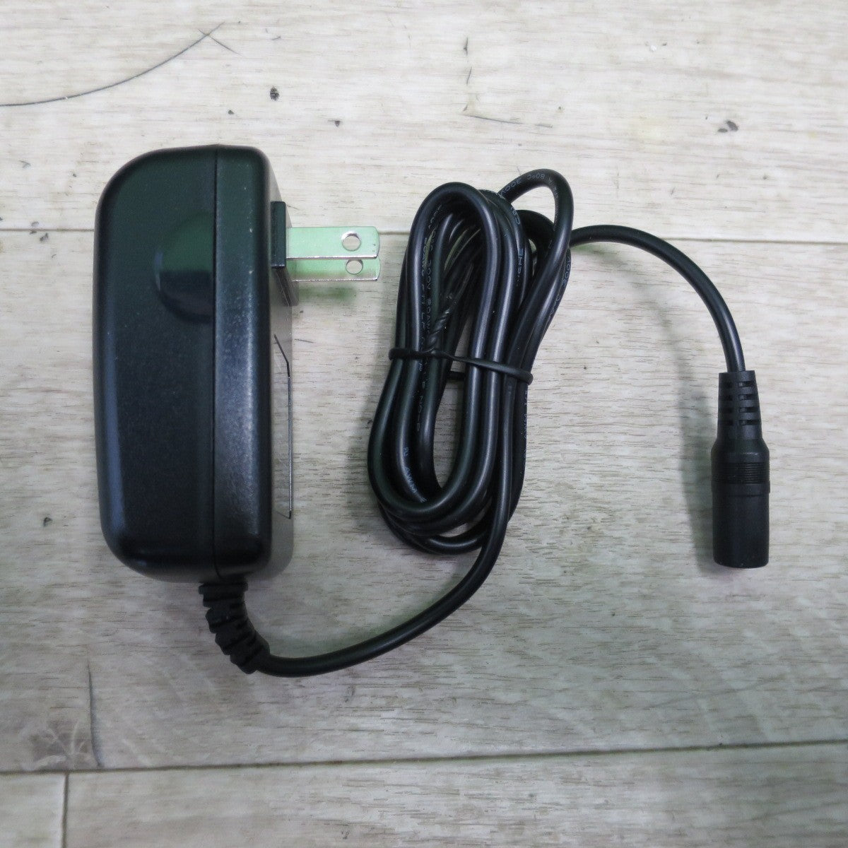 [送料無料] キレイ☆マキタ 充電式 ファン 14.4V / 18V 首振り機能 CF102D ACアダプター付き 本体のみ 送風 扇風機 電動 工具☆
