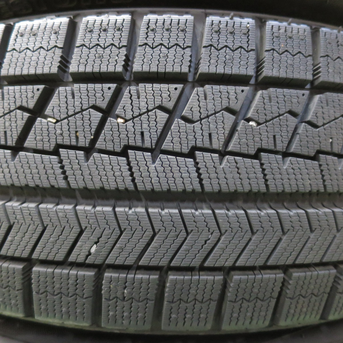 バリ溝！キレイ！ほぼ10分★スタッドレス 195/65R15 ブリヂストン ブリザック VRX VOLGA ヴォルガ 15インチ PCD114.3/5H★5062902イス