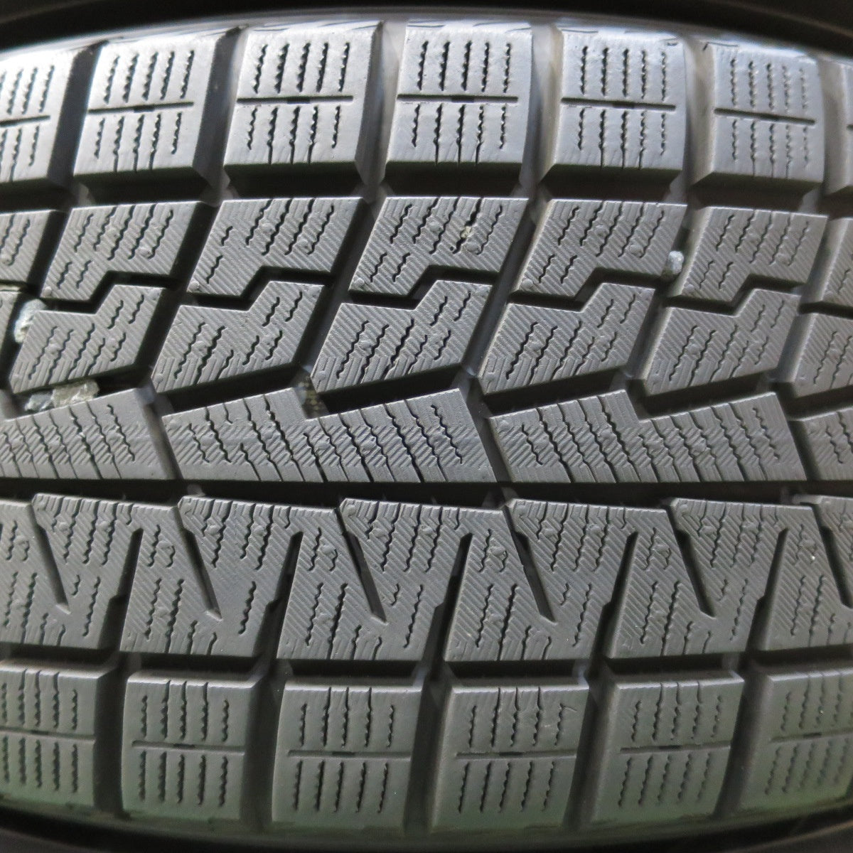 [送料無料] 超バリ溝！21年！キレイ！ほぼ10分★スタッドレス 205/60R16 ヨコハマ アイスガード iG70 LEBEN レーベン 16インチ PCD114.3/5H★4120611イス